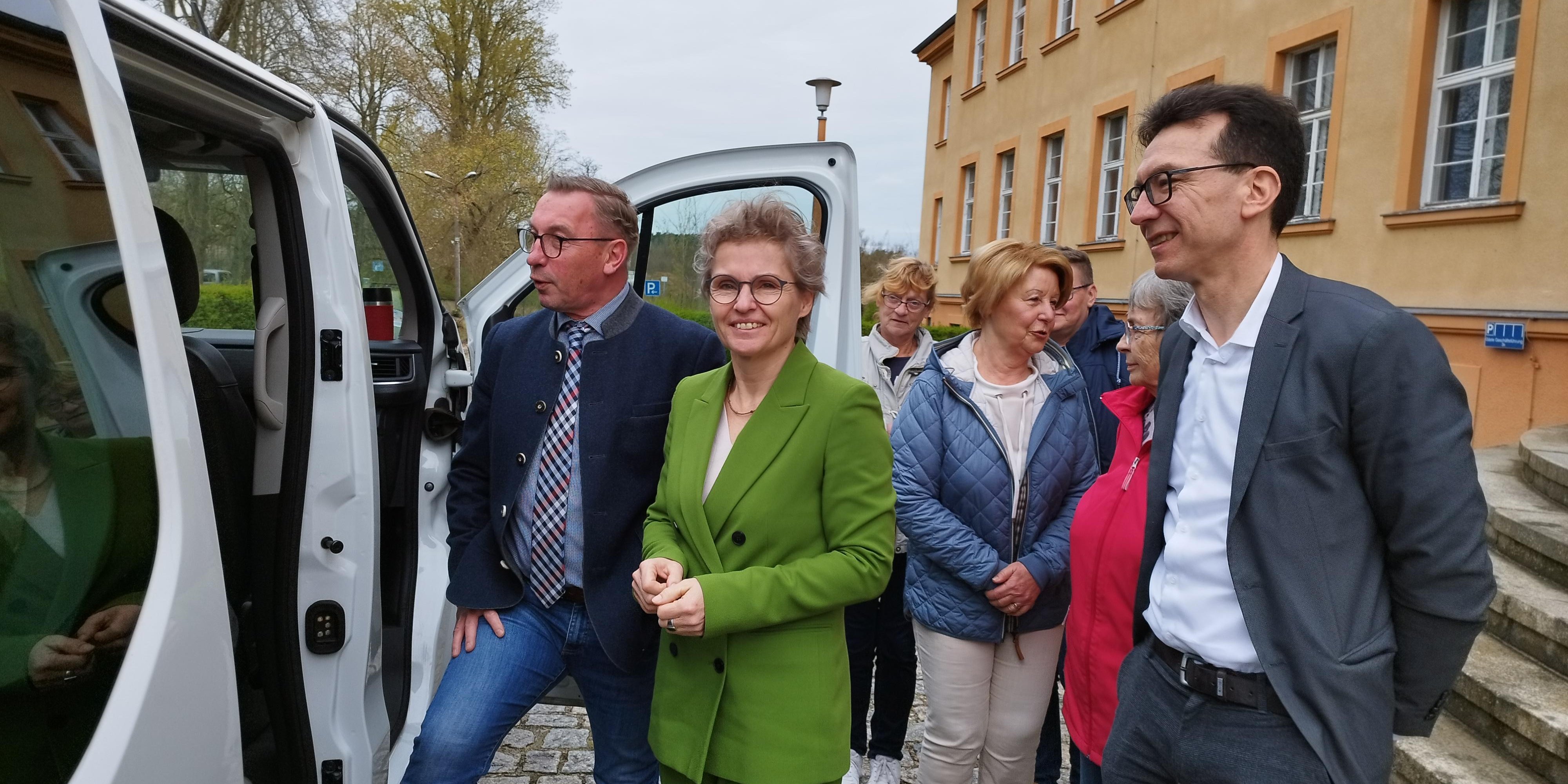 Besuch des Seniorinnenbus in Premnitz 