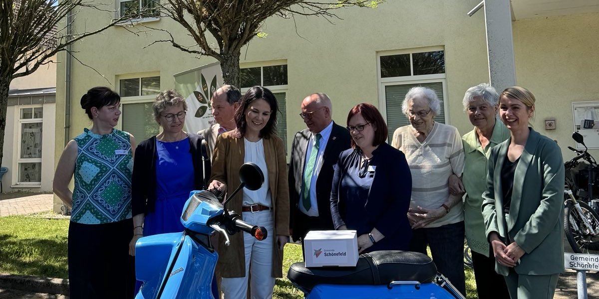 Kümmern im Verbund, Besuch in Waltersdorf, mit Antje Töpfer und Annalena Baerbock 